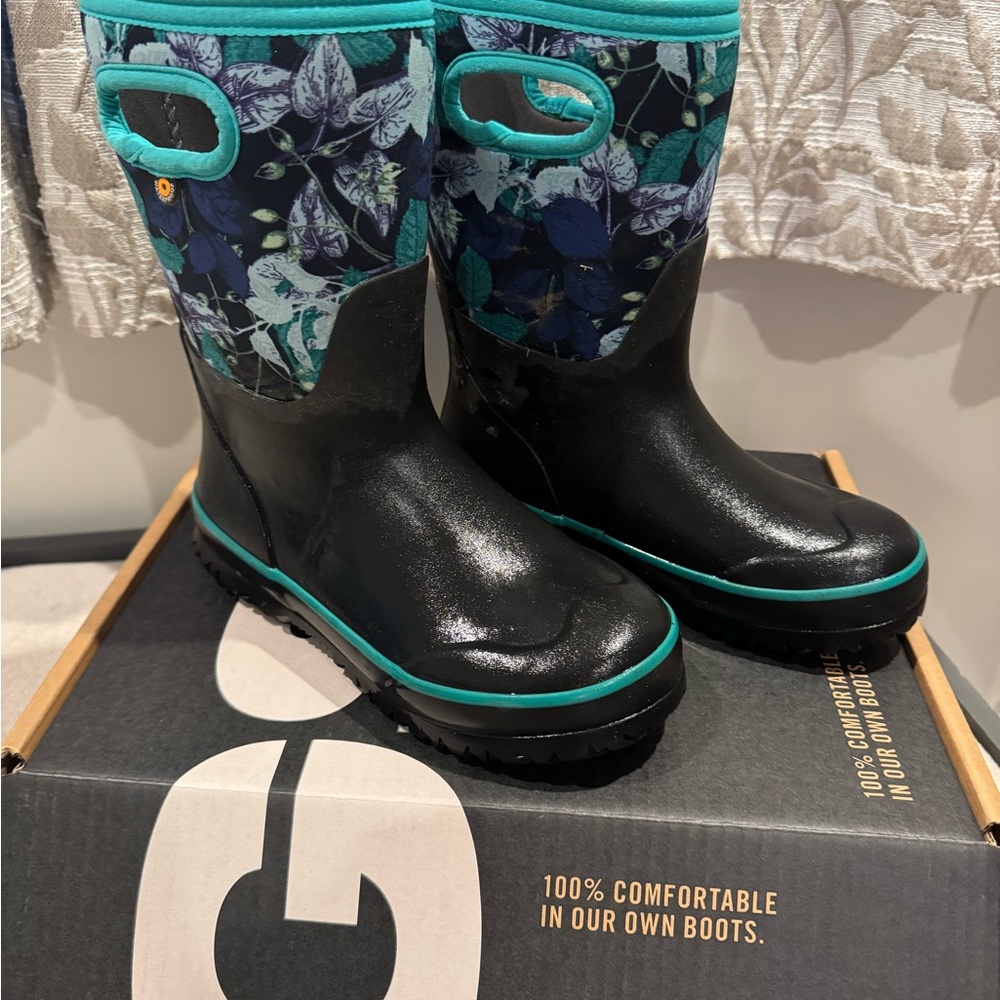 Bogs Black and Teal Patterned Boots